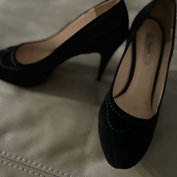 BEAUTIFUL PRADA SUEDE PLATFORM HEELS SIZE 6. EXCELLENT CONDITION. 4 inch heel. - Picture 8 of 9
